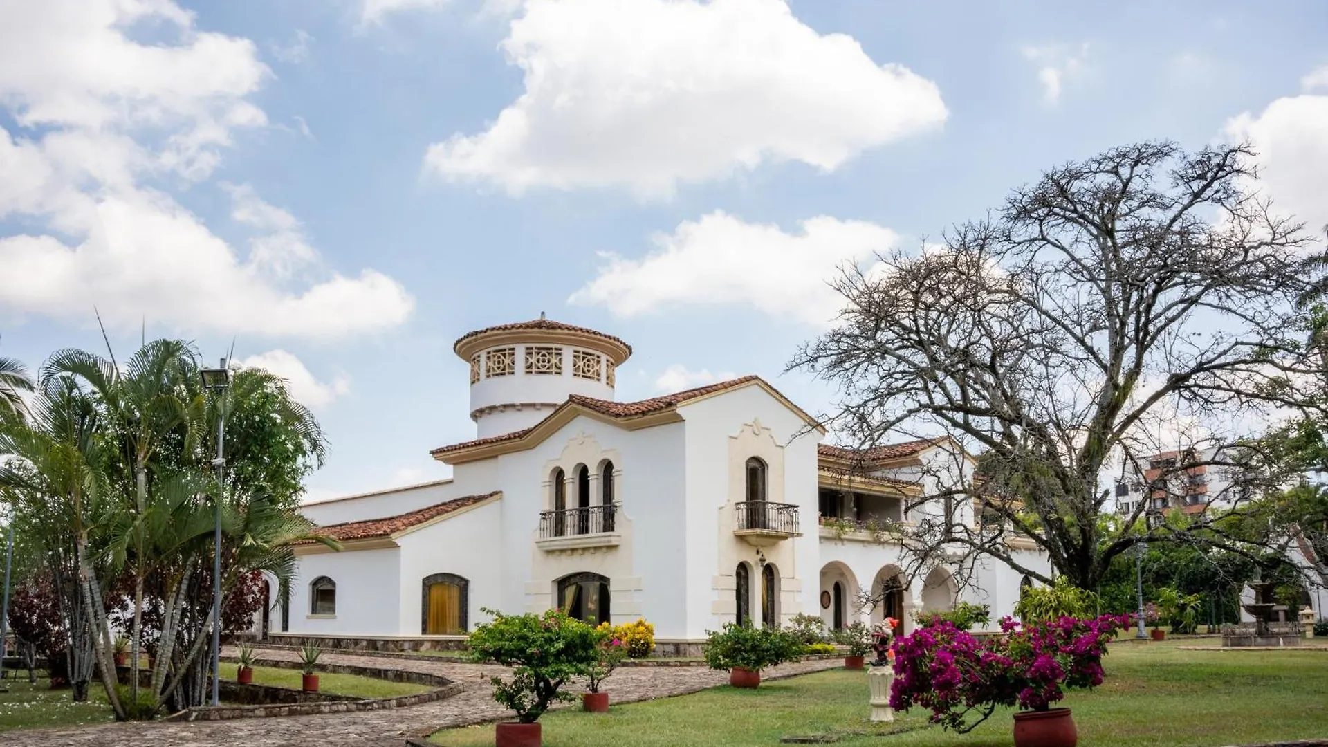 Hacienda Museo Campestre En El Corazon De Cali contacts